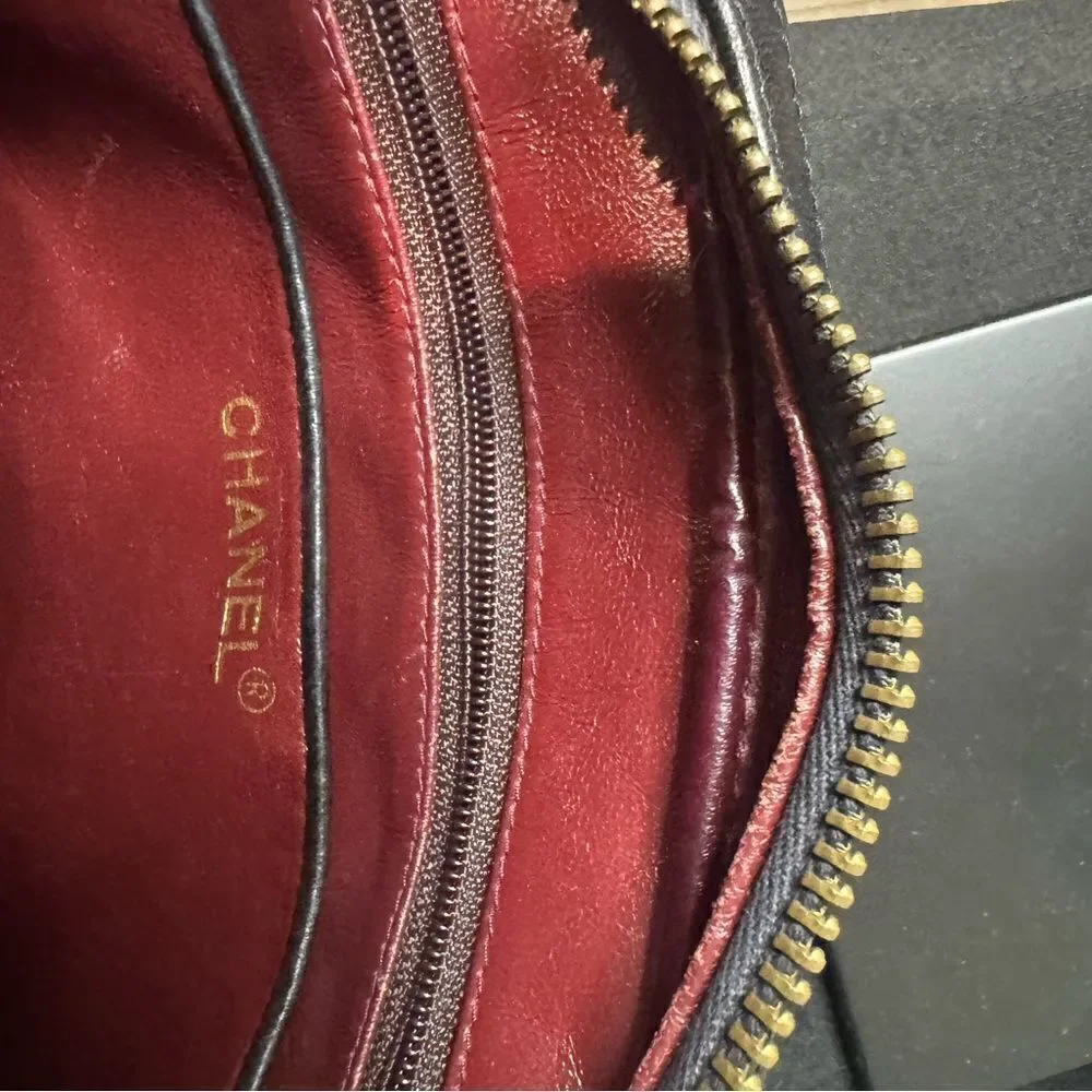 CHANEL vintage quilted